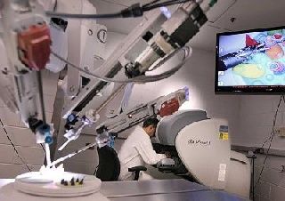 Robotic surgery for kidney cancer